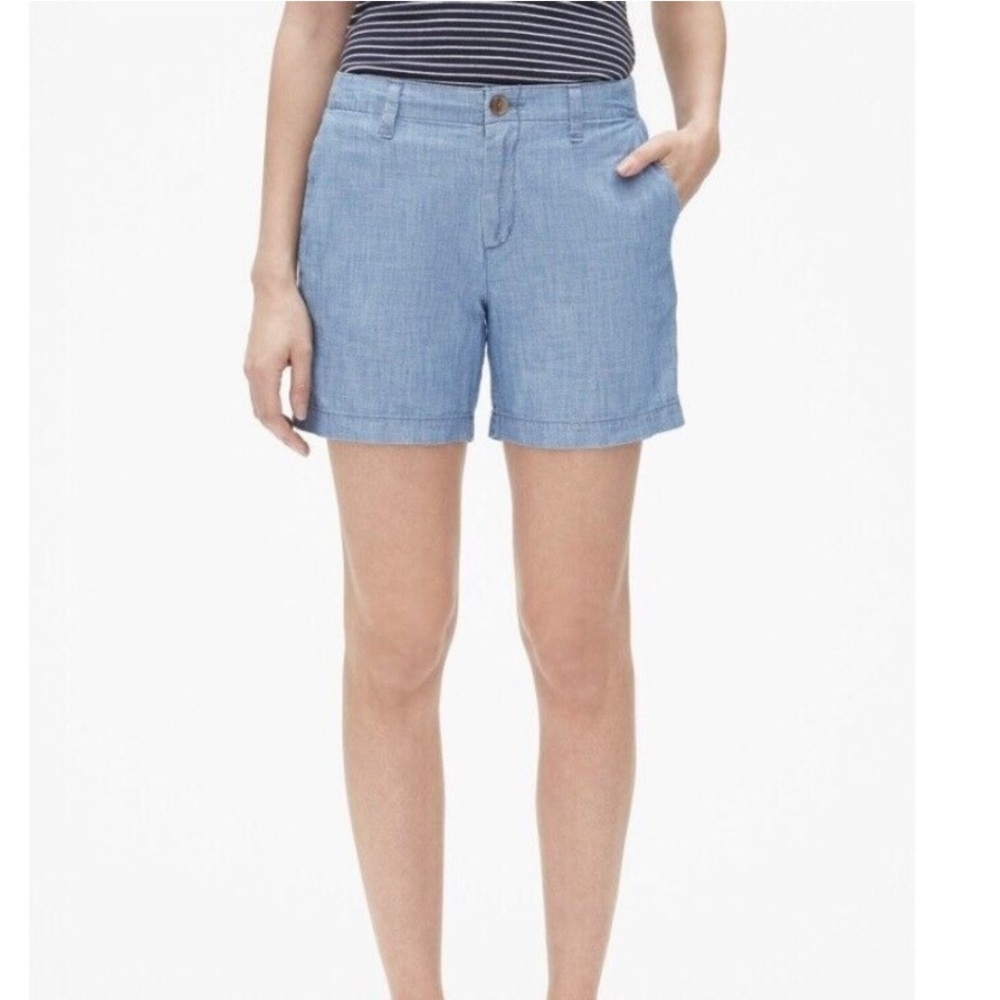 GAP Chambray Mid Rise City Shorts Size 6